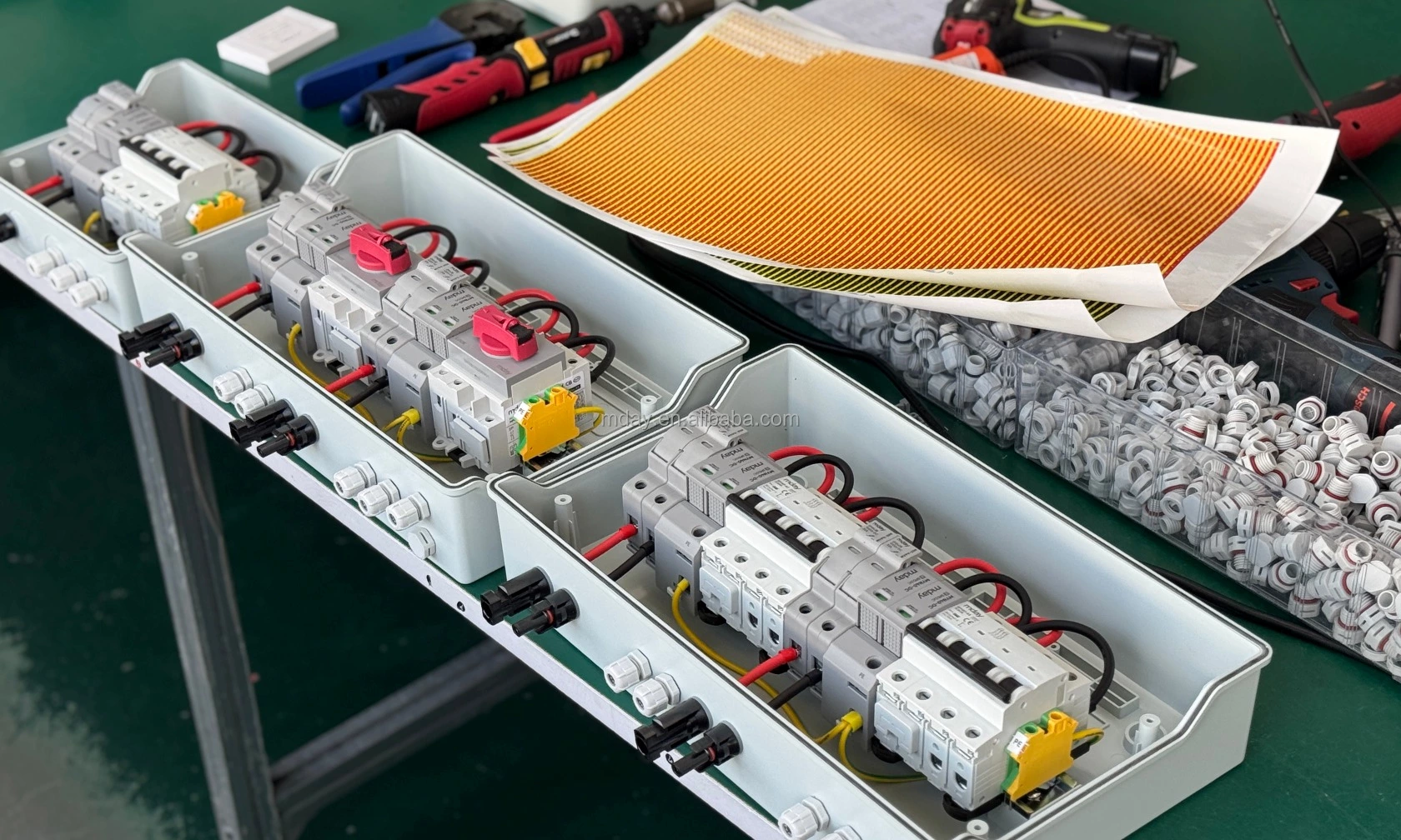 Mday 1000V 2 input 2 Output with 2p 1000V spd Waterproof PV DC Combiner Box