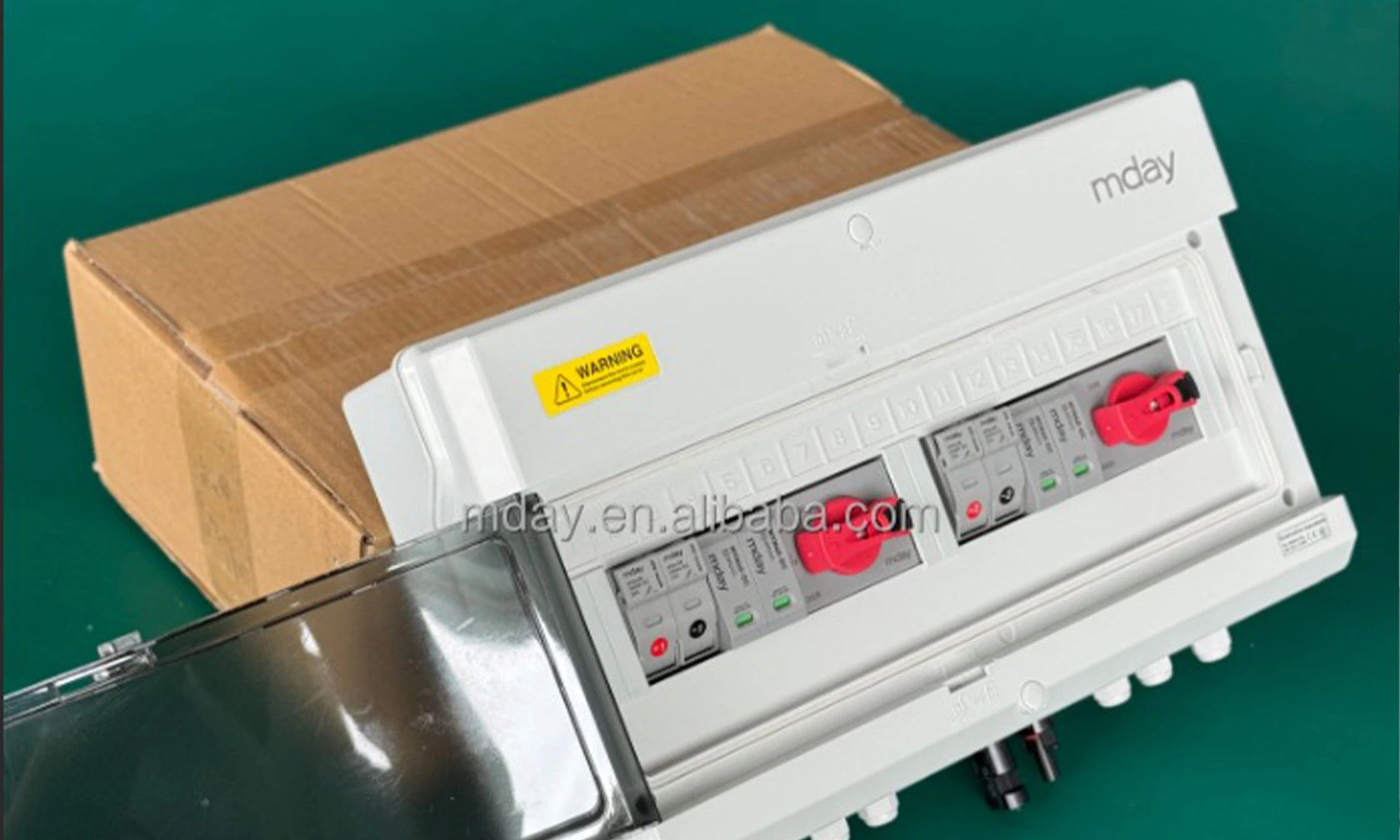 Mday 1000V 2 input 2 Output with 2p 1000V spd Waterproof PV DC Combiner Box